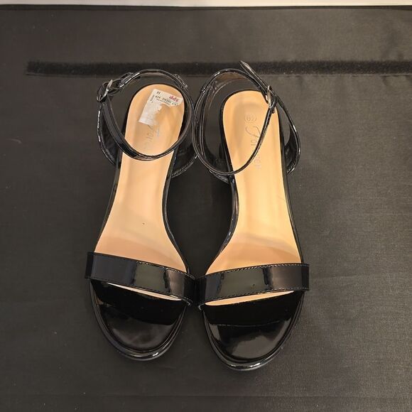 BRAND NEW FOREVER ALMOND TOE LOW BLOCK-HEEL SANDAL - Picture 3 of 16